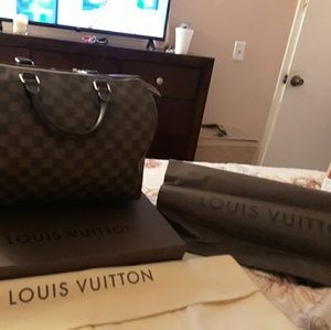 Authentic louis Vuitton purse